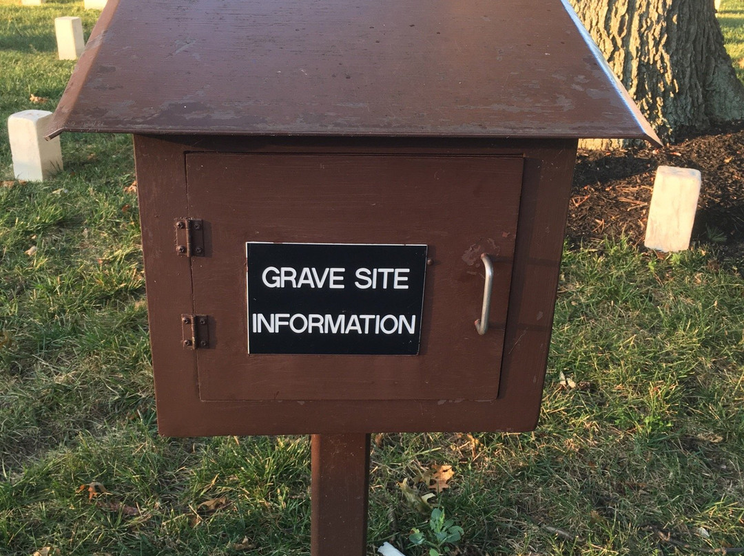 New Albany National Cemetery景点图片