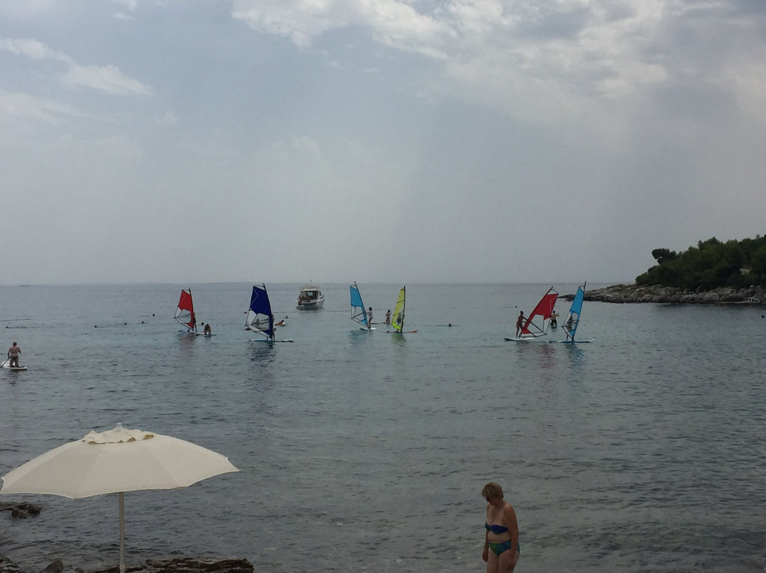 Windsurf Center Red Island-罗维尼必去景点