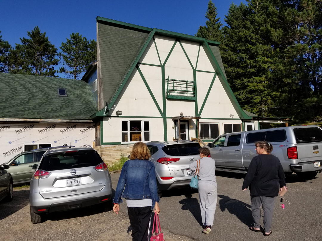 Pickerel餐馆和美食-Billy Timber's Pub & Eatery