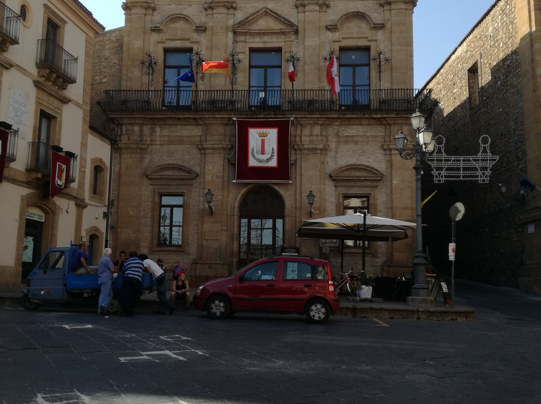Palazzo di Citta-皮亚扎－阿尔梅里纳必去景点
