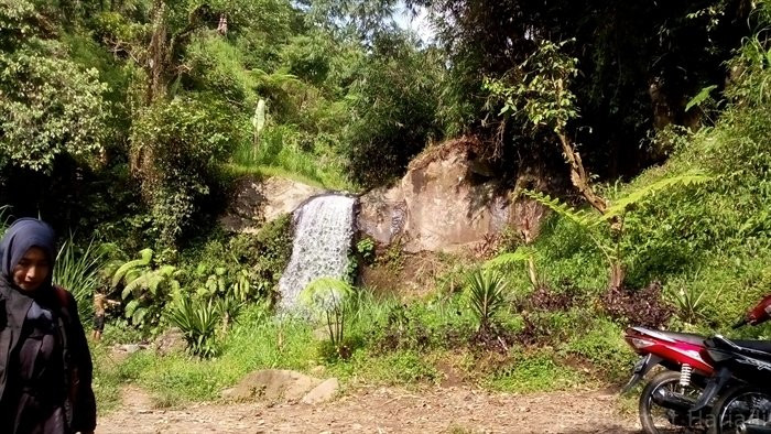 Sisir Waterfall景点图片