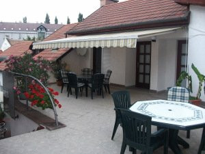 瑞亚佩泽欧酒店主图