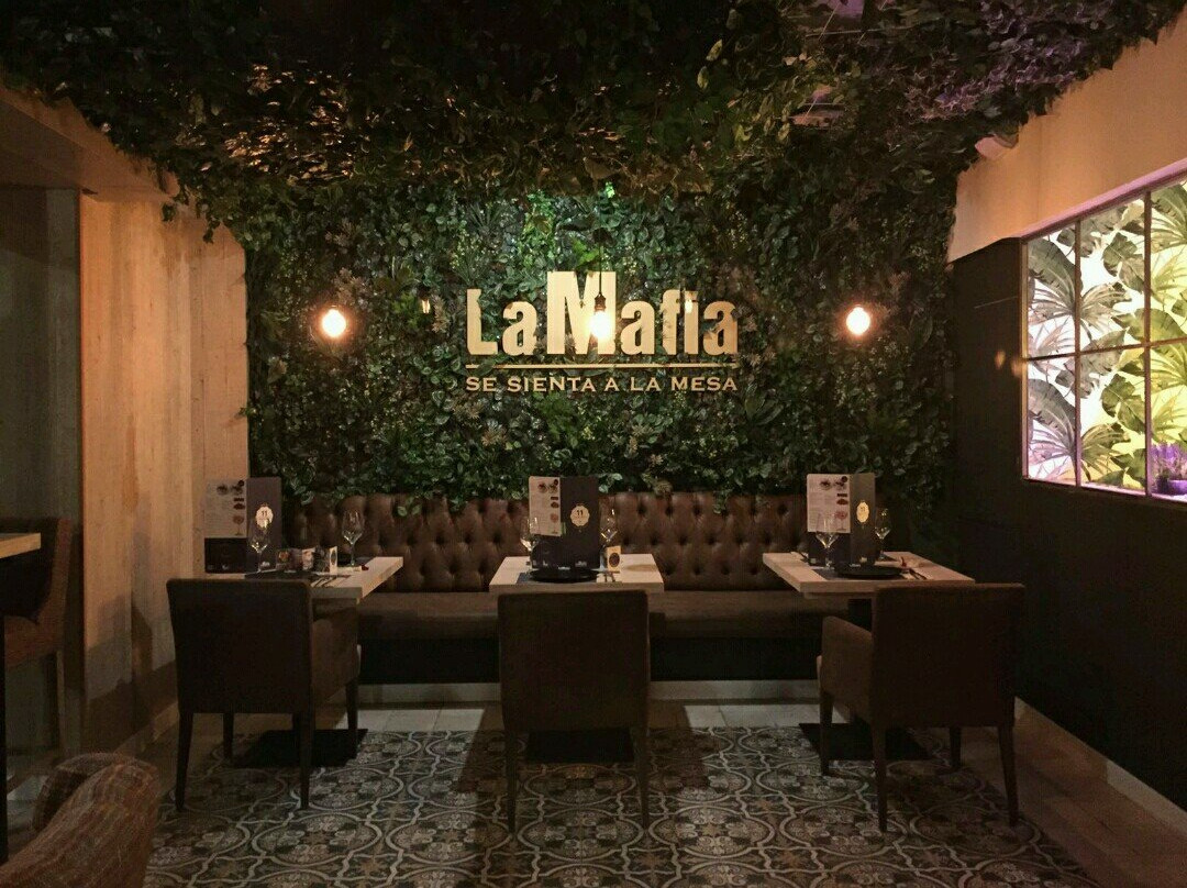La Mafia se sienta a la mesa - Granada Forum