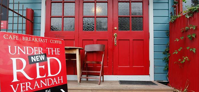 Under The Red Verandah主图