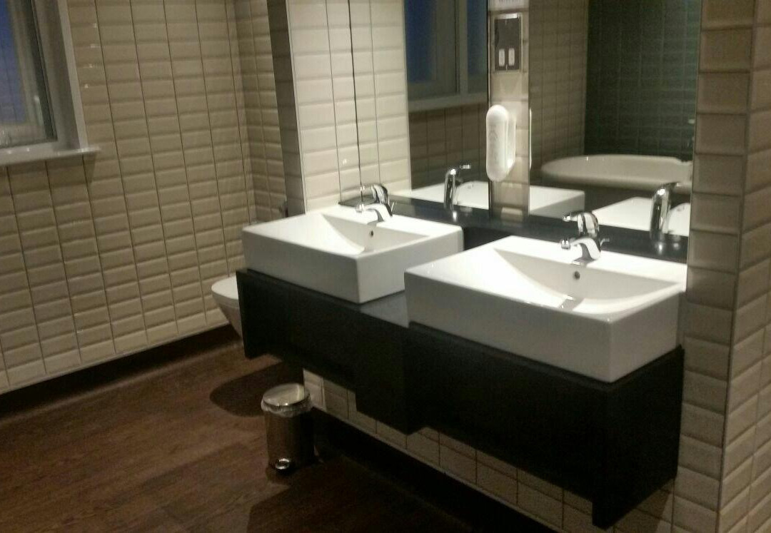 The Golden Hope Hotel主图