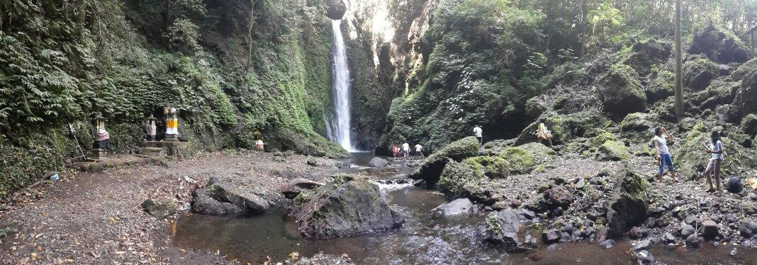 Colek Pamor Waterfalls景点图片