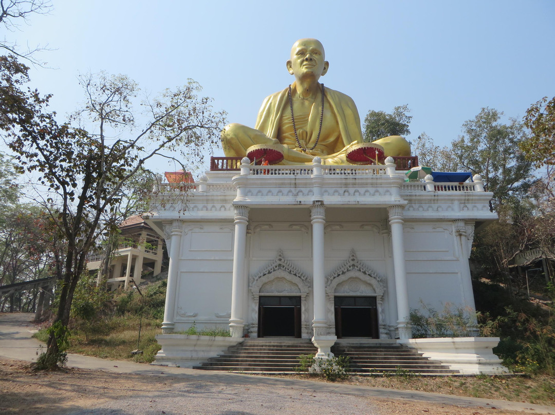 里县旅游景点-Khruba Sriwichai Monument Lamphun