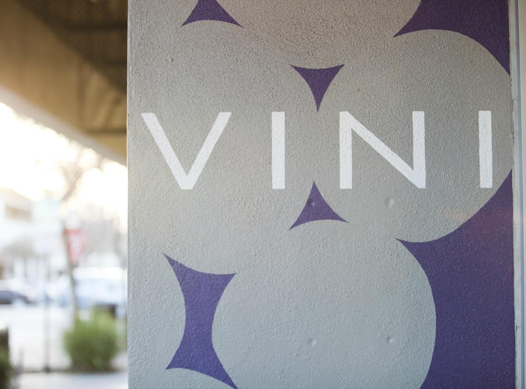 Vini Wine Bar景点图片