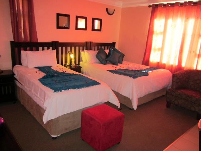 Phomolo Guest House & Self Catering