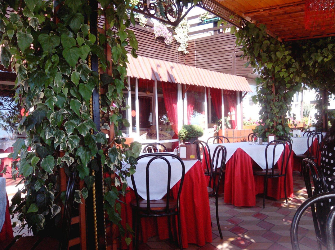 Uch-Dere餐馆和美食-Chernomor