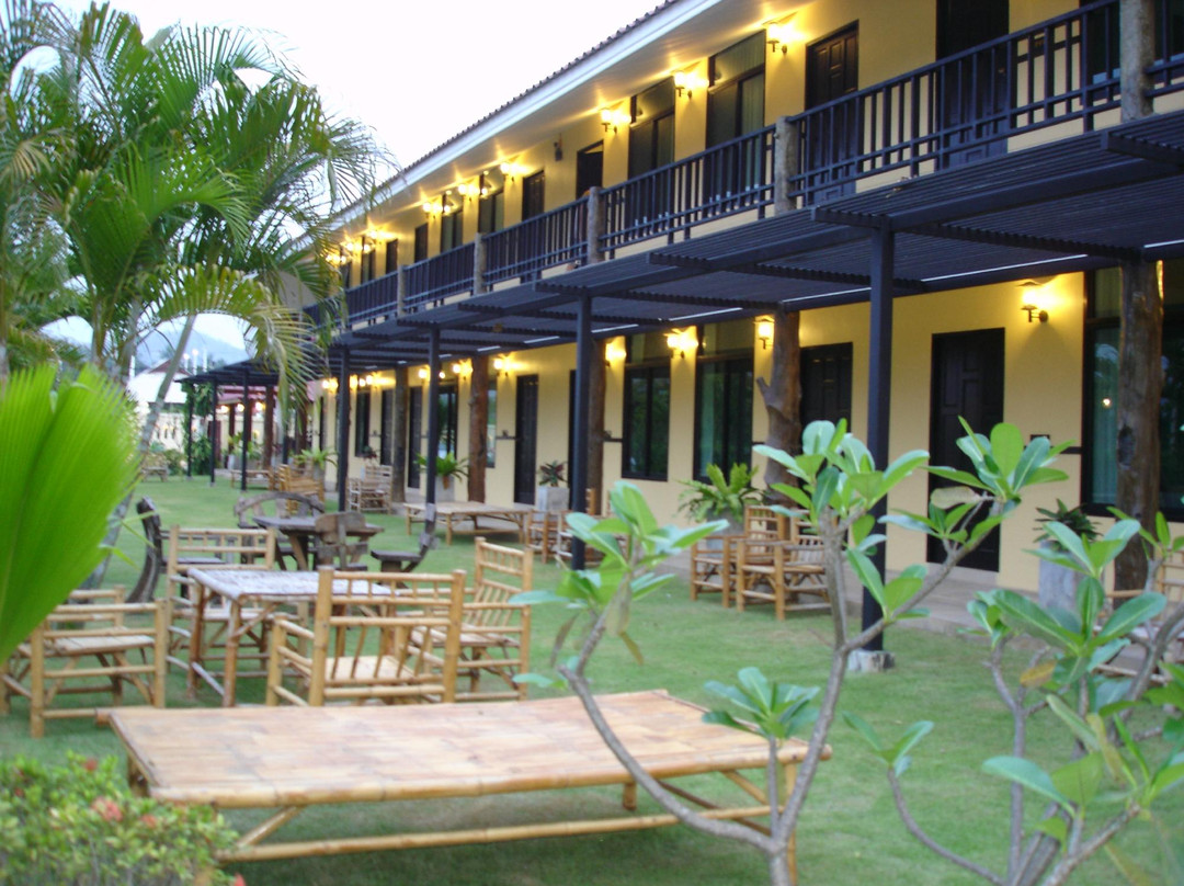 Apple's Retreat by Apple & Noi Kanchanaburi