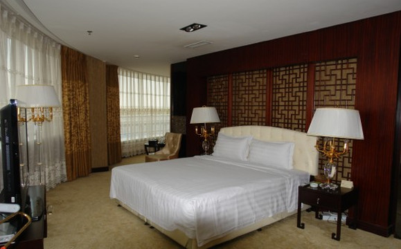 华悦凯旋大酒店主图