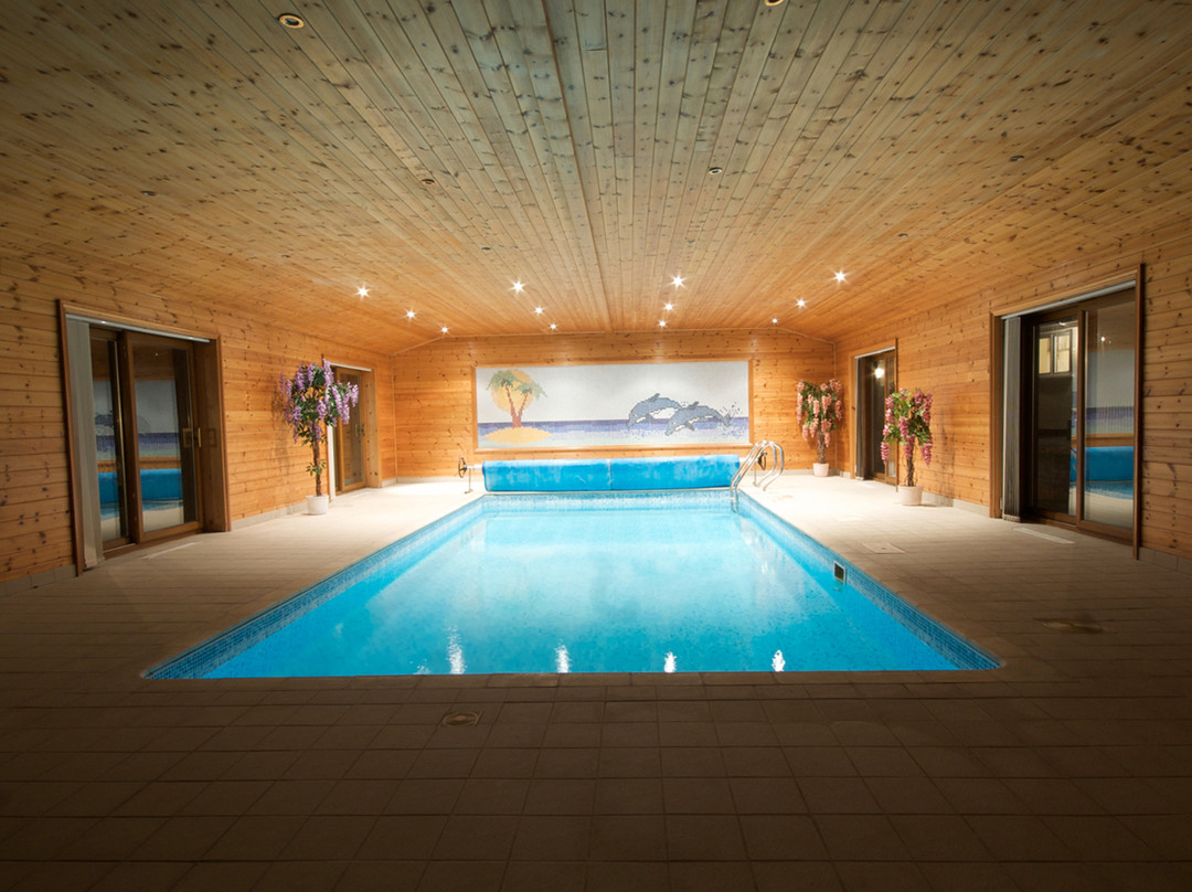 Treetops Cottages & Spa