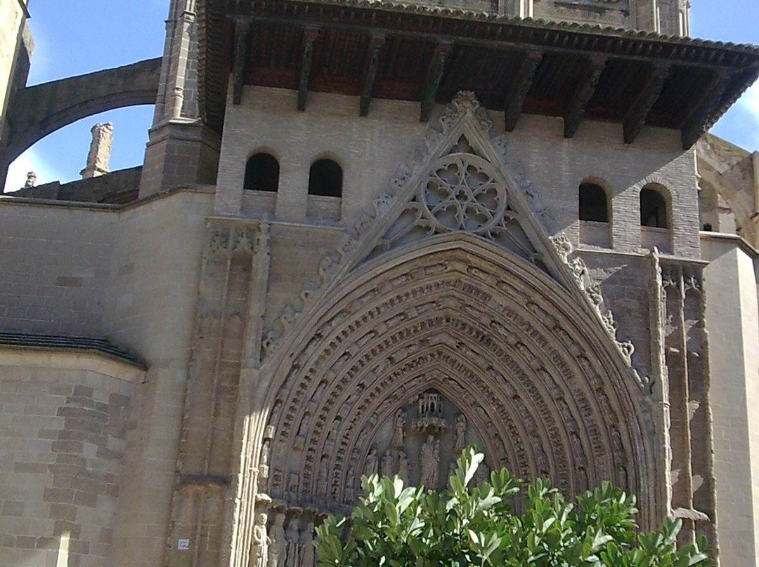 Huesca Cathedral景点图片