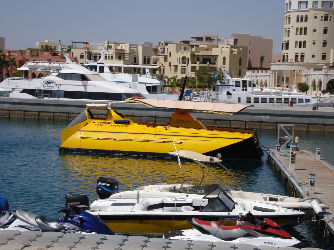 Neptune Submarine Boat-亚喀巴必去景点