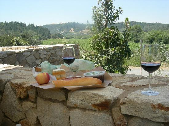 Bella Vineyards and Wine Caves景点图片