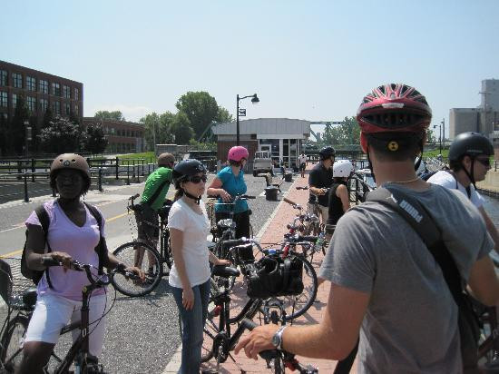 Fitz Montreal Bike & Walking Tours-蒙特利尔必去景点