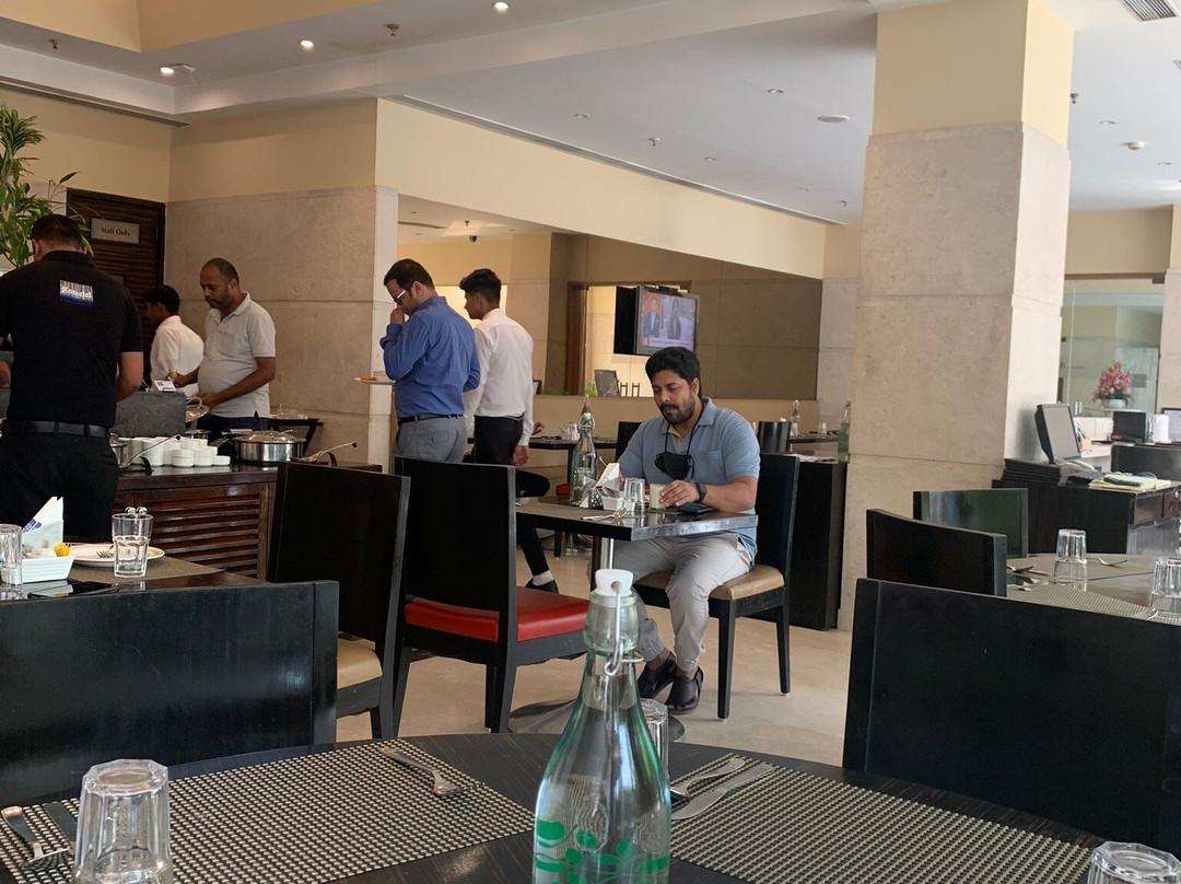 Hotel Hometel Roorkee - A Sarovar Hotel主图