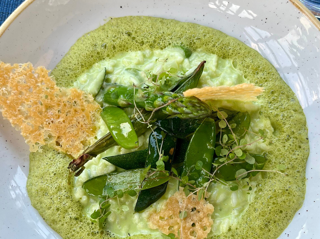 马诺尔酒店主图