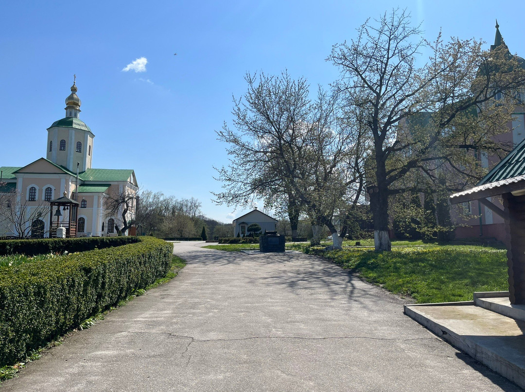 Holy Trinity Monastery Motroninsky景点图片