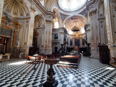 Walking Cap-贝加莫必去景点