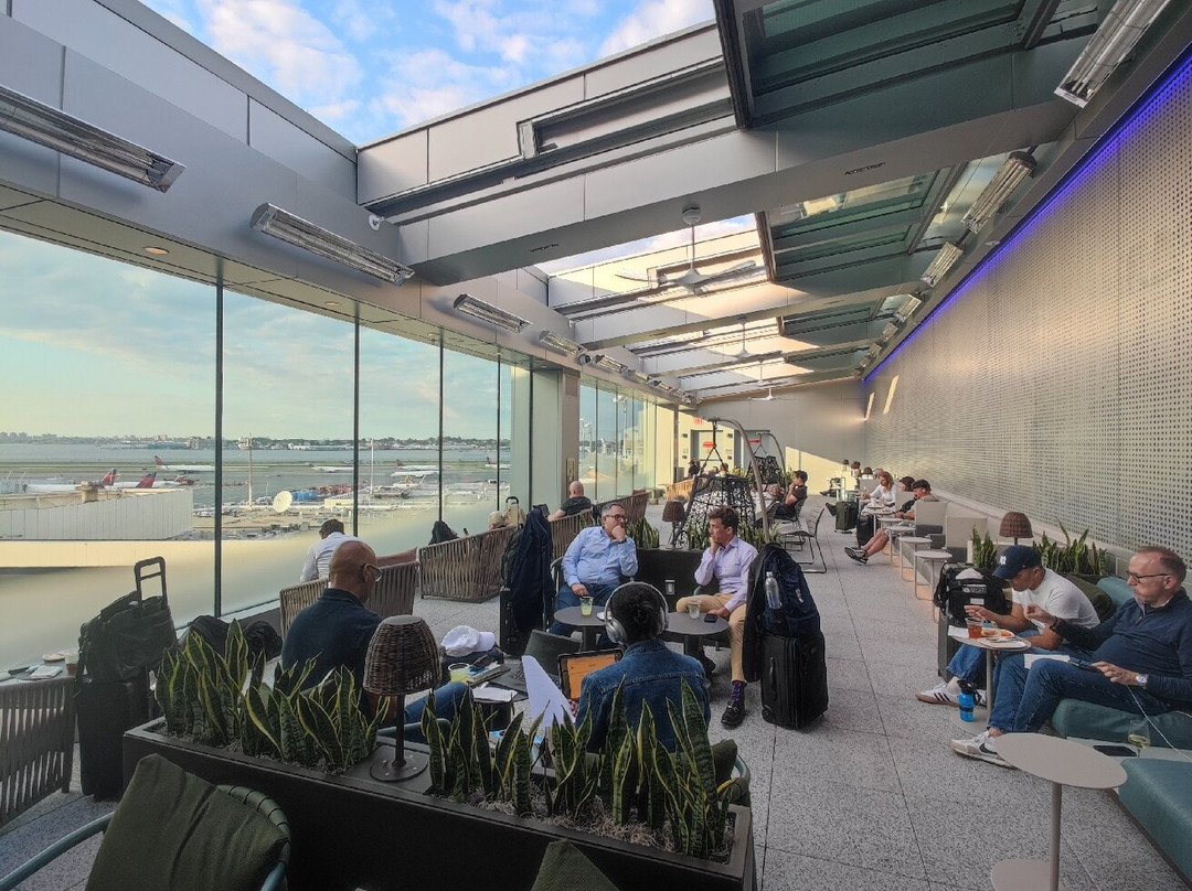 Delta Sky Club LaGuardia Airport景点图片