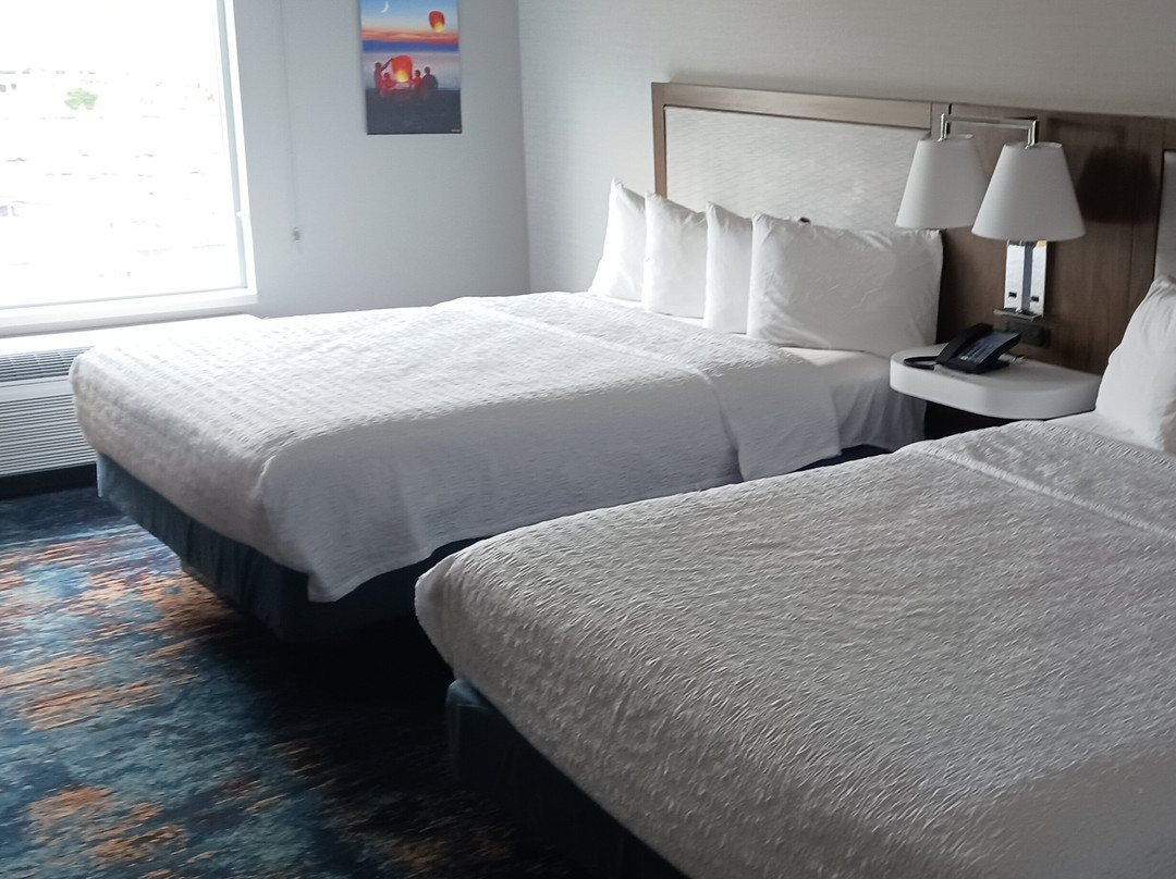 Hampton Inn & Suites Erie Bayfront主图
