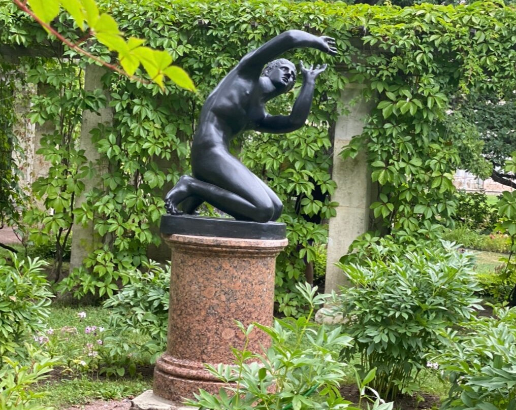 Statue of Ilioneus in the Pergola-Lomonosov必去景点