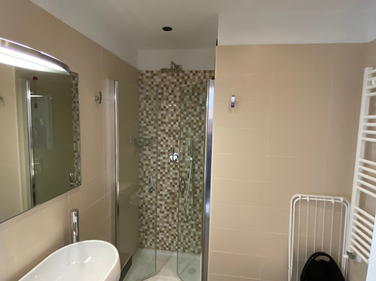 艾德隆酒店主图