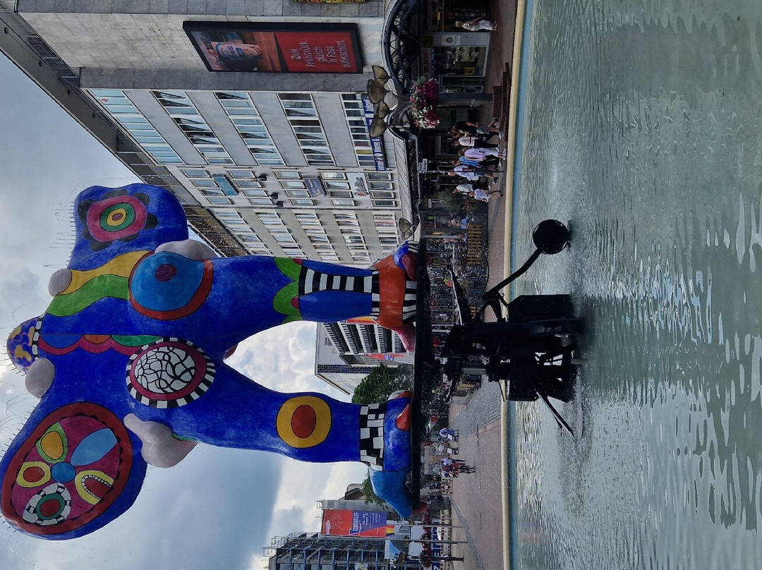 Lifesaver Brunnen景点图片