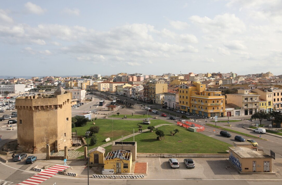 Torre Aragonese景点图片