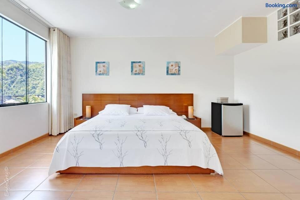 Aviro Hotel