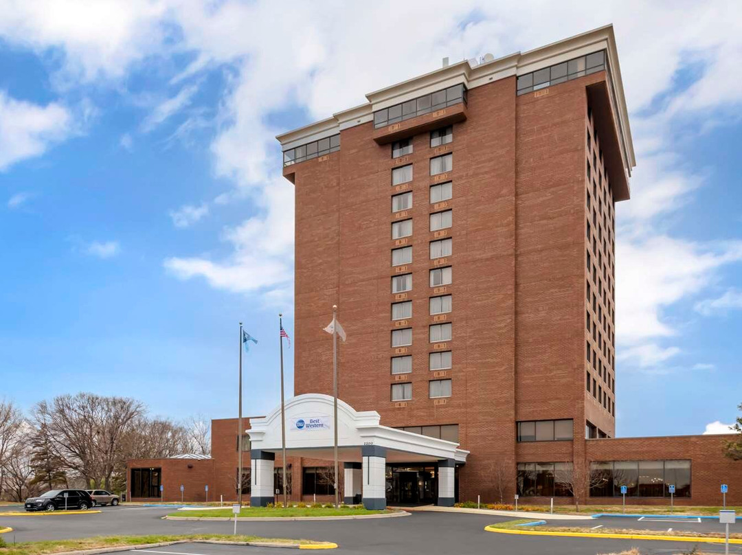 Brooklyn Center Hotel & Conference Center