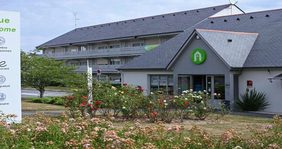 蒂永维尔 - 依永兹钟楼酒店主图