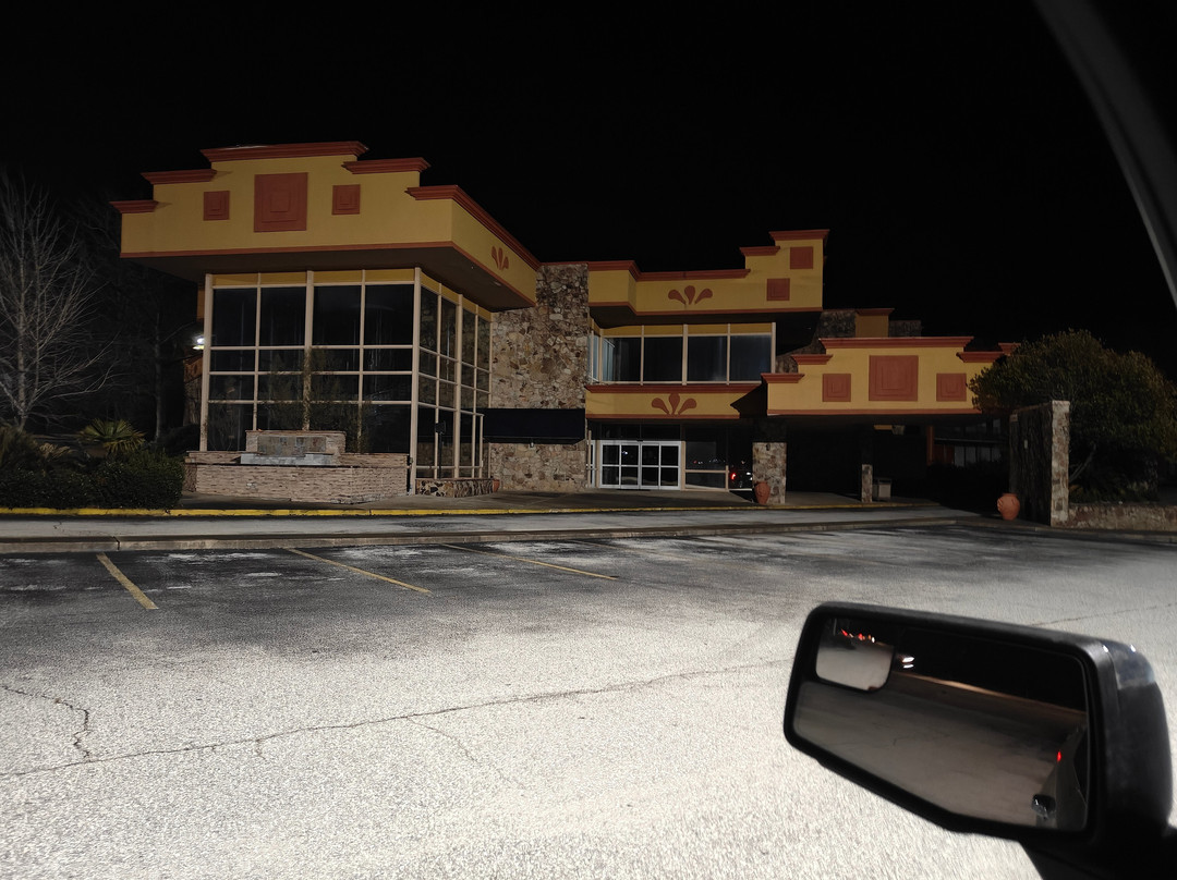 Clarion Inn & Suites University Center