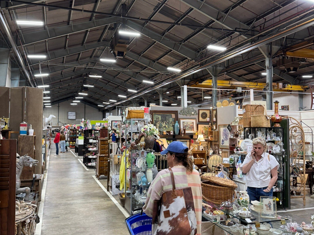 The Sleepy Poet Antiques Mall-夏洛特必去景点