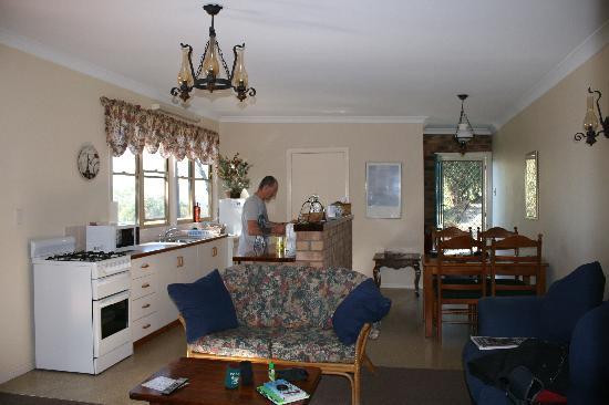 山坡乡村度假村主图