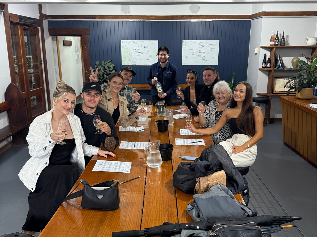 Take Ya There - Small Bus Service with Driver-纽卡斯尔必去景点