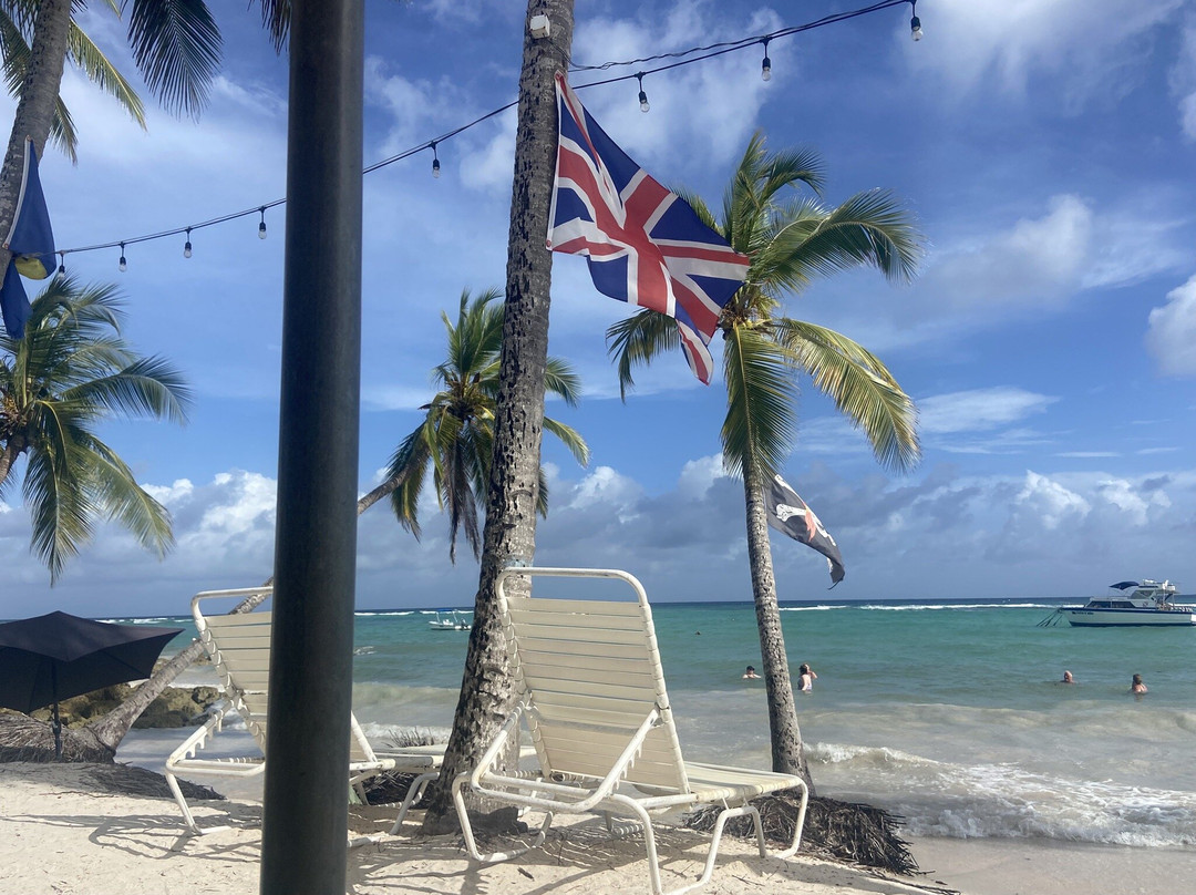 Crystal Waters Bar-Worthing必去景点