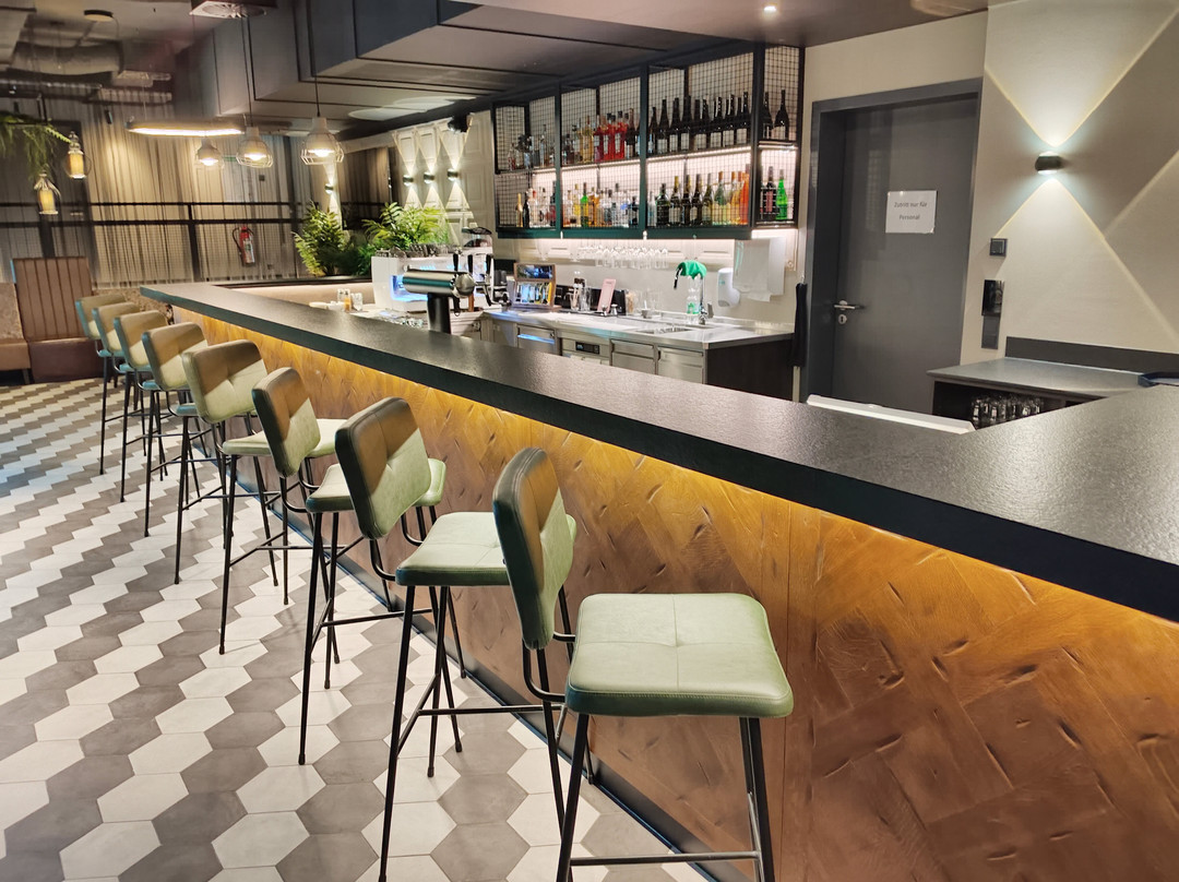 FreshSuites & Bar