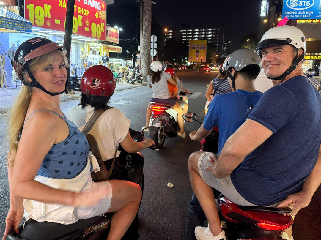 Da Nang Street Food & Sightseeing Tour By Scooter-岘港必去景点