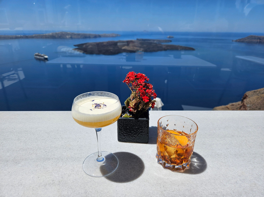 Akastus Café & Cocktail Bar