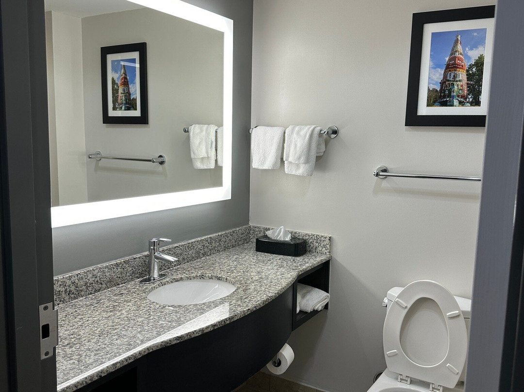 La Quinta Inn & Suites By Wyndham Tulsa Midtown主图