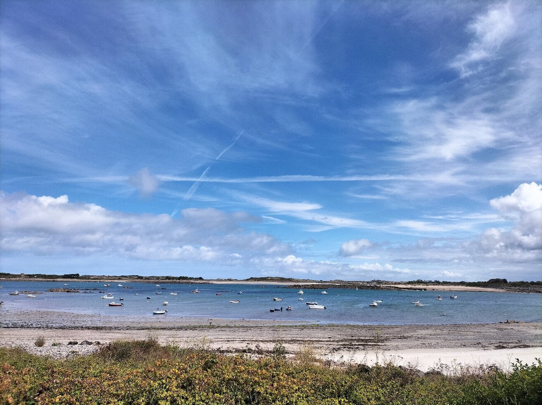 Cobo Bay-Castel必去景点