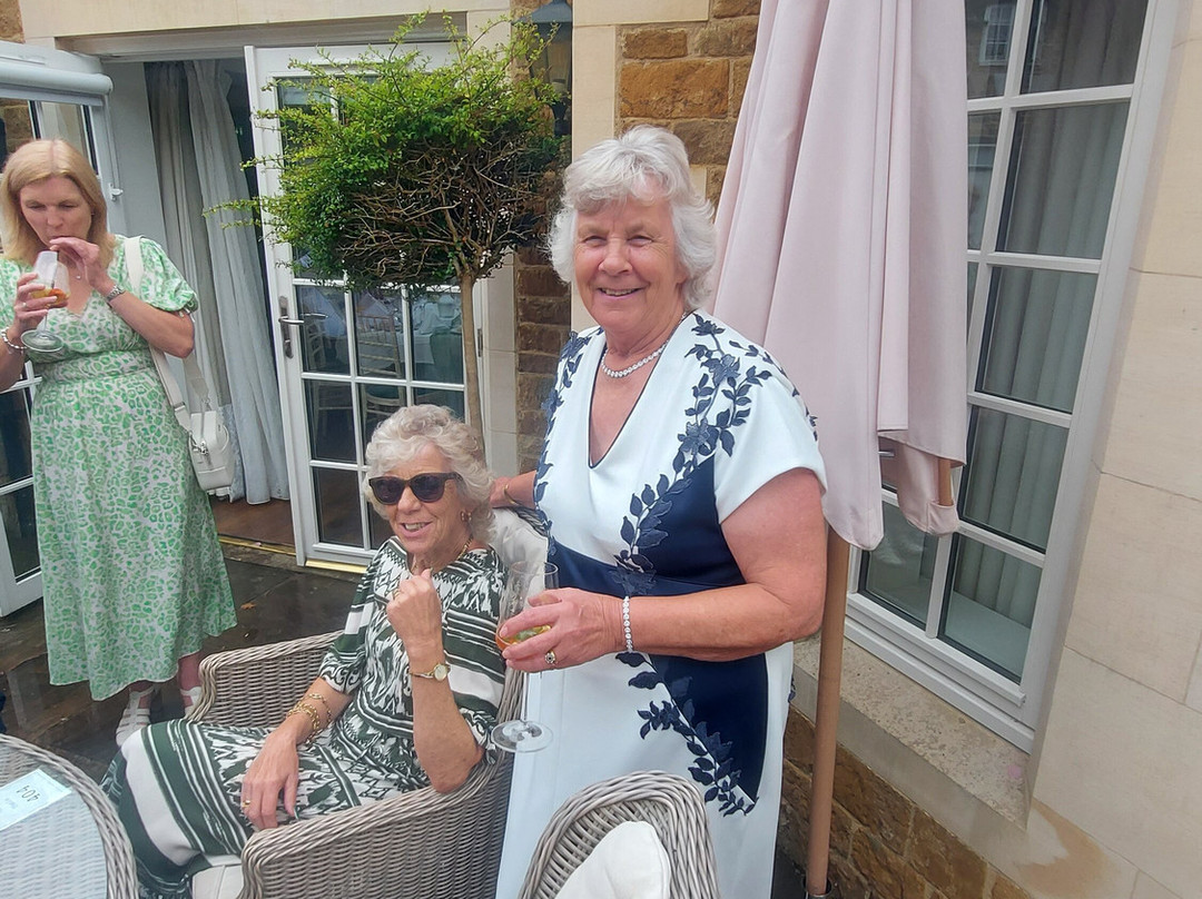 The Falcon Hotel主图