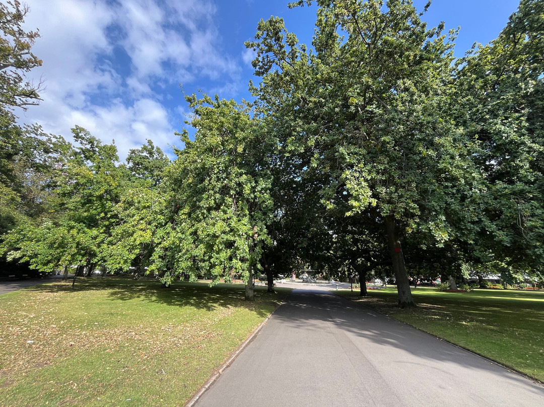 Prince's Square-朗塞斯顿必去景点