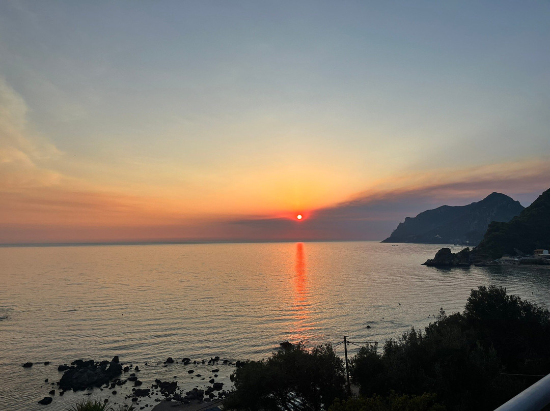 Beach Kontogialos-Pelekas必去景点