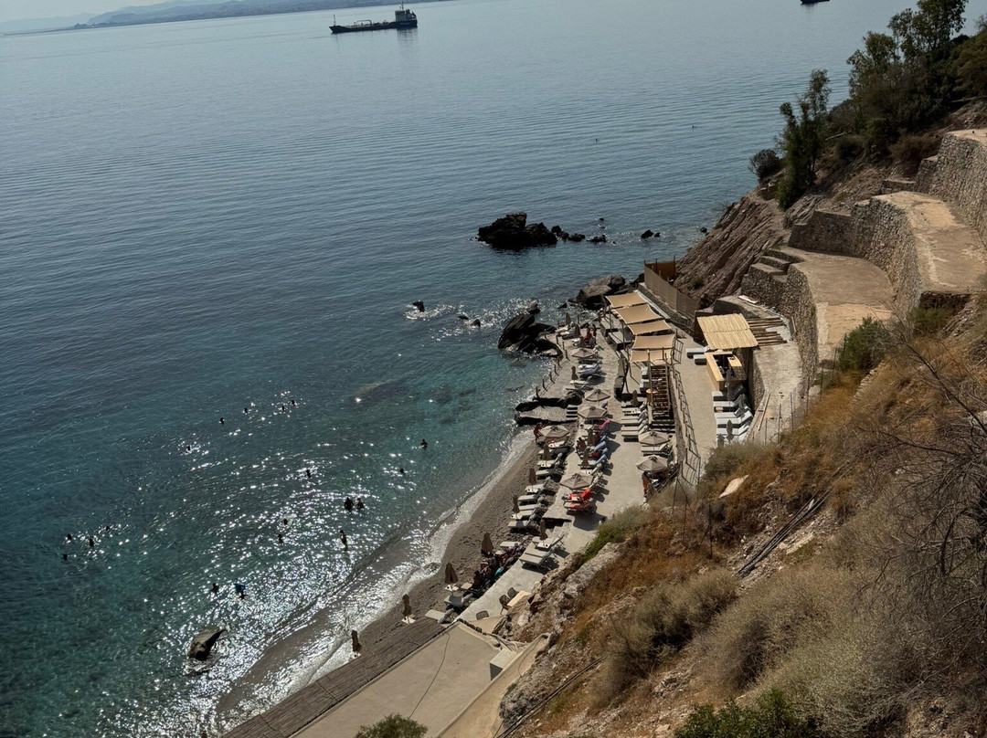 Chelidoni Beach-Palaiokastro必去景点