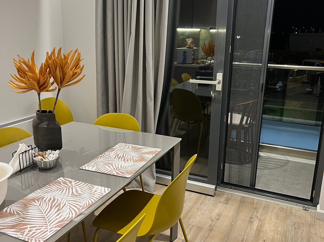 The Twelve Suites Collection主图