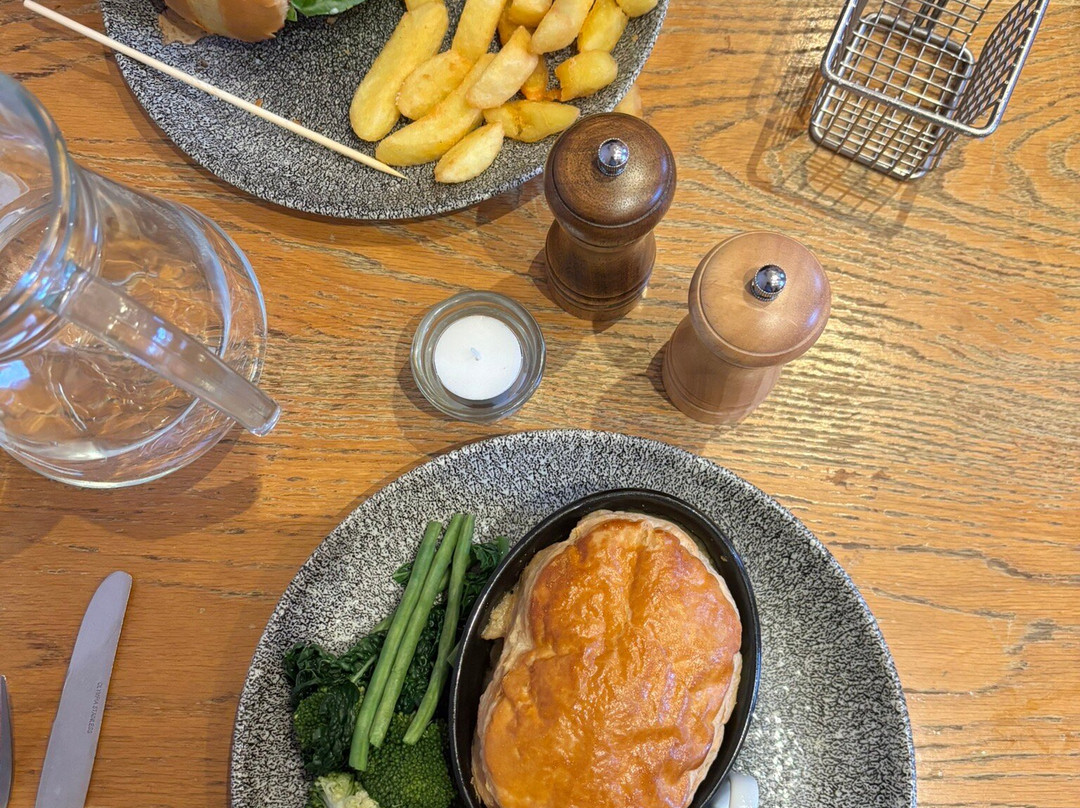 The Buccleuch & Queensberry Arms Hotel主图